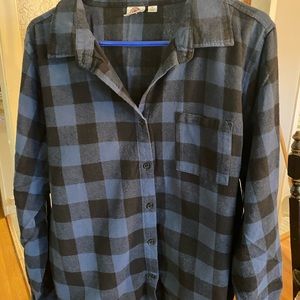 Woman’s preowned graphic shirt. Grateful Dead size XL